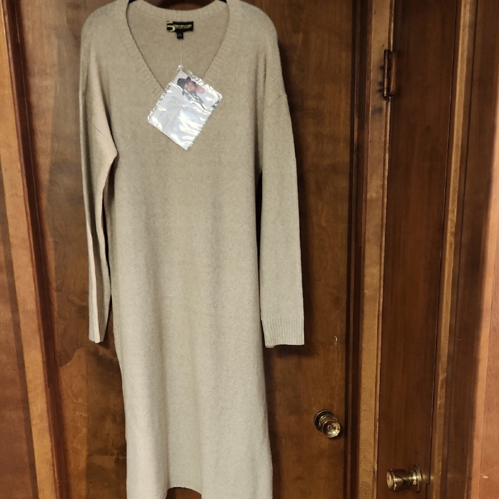 Serena Williams - Elegant Tan Sweater Dress